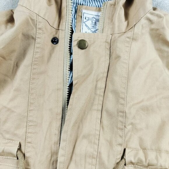 Khaki Cutie: Girls' Jacket in Size 5-6 - Picture 5 of 11
